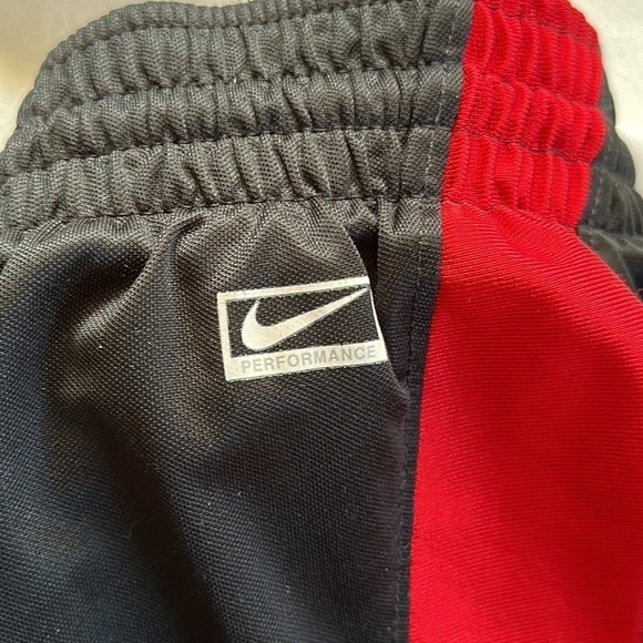 Vintage Nike Men’s Basketball Shorts. Size M. Great used condition. - Picture 4 of 4